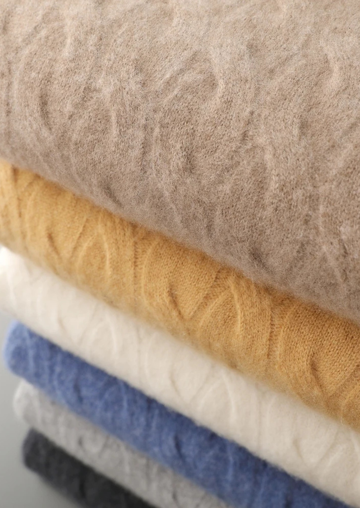 BELMONT WOOL CABLE CREWNECK